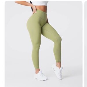 NVGTN signature leggings